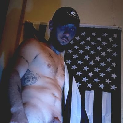 Just your average Southern Guy with a Little bit of a freaky side here to try new things and meet new people let's have some fun....#nsfw #porn