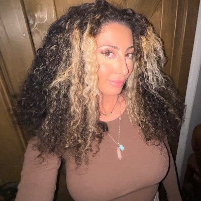 Seexylilgreek's profile picture. I live in a Caravan #researchflatearth