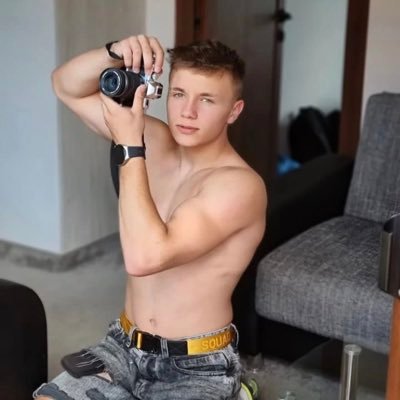 I am professional fitness model and photo model. I train street workout .🏋️‍♂️ I'm only 20 years 🤩 Gay 🏳️‍🌈 Top Man