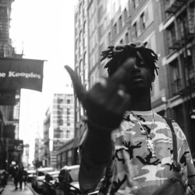 ricch_gem's profile picture. LıFe ıs ArT. .🏜Let me PaınT my waY.