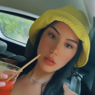 whitmolina's profile picture. 