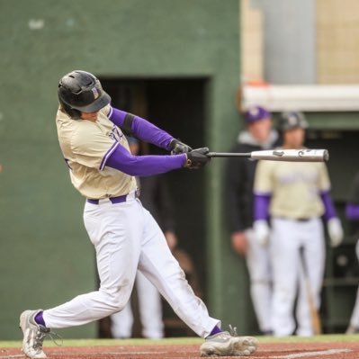 6'04''/225lbs, First Base/Outfield Sophomore @ Butler Community College, KS @Buco_Baseball #RoarGrizz