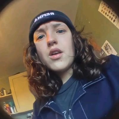 vsxoqq's profile picture. wygladam lepiej niz sie czuje                           
    she/her