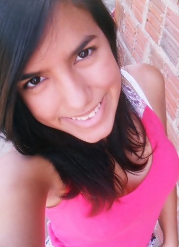 A gente confia demais. Erra demais. Acredita demais. Quebra a cara. “Aprende”. E depois, faz tudo de novo, achando que vai ser diferente.