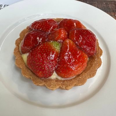 Strawberry tart for lyfe🫠
