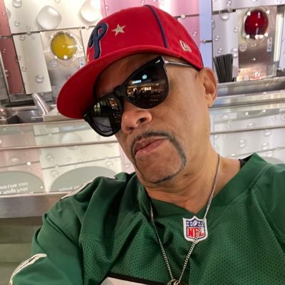 Ride or Die Philly fan. 2️⃣1️⃣5️⃣ Born & Bred in PA. LA based now. #FuckTrump #FlyEaglesFly #BrotherlyLove #RIPMOMDADSIS 🙏🏽 #RIPLAVAR 💔🙏🏽