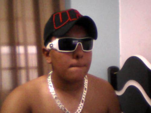 amo quem me ama foda-se que me odeia 
  fala mal mais paga pal