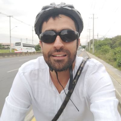 Carlosvaenbici's profile picture. Ciclista urbano que ha vivido la ciudad de una manera diferente🚲.docente de Ciencias Sociales🧑🏻‍🏫. Padre de familia e hincha de América😈⚽.