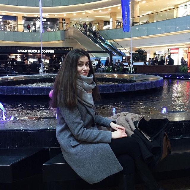 noenipalli37072's profile picture. ✨ ⚜️👑🐝 graphic designer / oil painter /musician/violin🎻 •••••••• 🔶all handmade