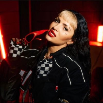 Back from the dead, mfs! | @XIXWrestling’s Resident Hossette | 24-inch Python Proprietor | @Screams4Sierra 🖤🪓| (RP; NOT Steph De Lander)