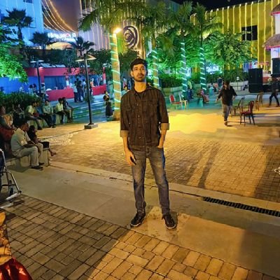 shucasm_'s profile picture. computer science undergraduate 🖥💻