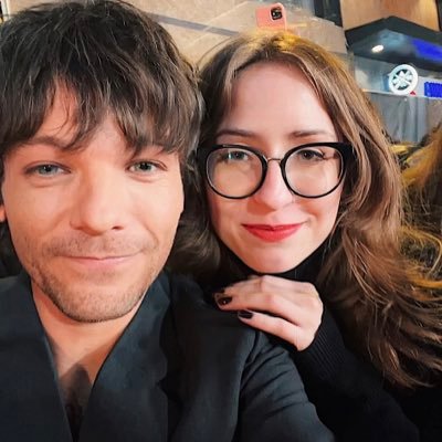 ‘ Thank you for giving me the confidence to do shit like that ! ’ #ProudOfLouis - fan account