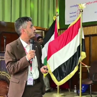 طبيب يمني، يحب الهروب إلى الكتابة والشعر، مهتم بقضايا الأمة والعالم..
المحتوى الجدير بالاهتمام لا يصنعه عدد المتابعين او الاشارة الزرقاء .. #اليمن