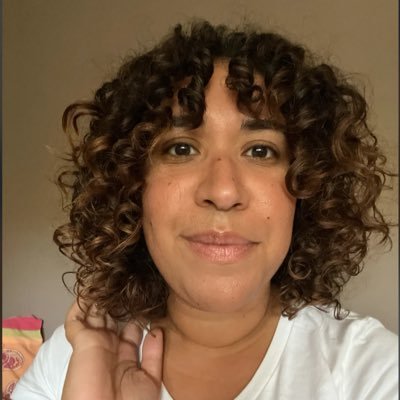 Saaremien's profile picture. Professionele achter het stuur-danser. Pureeconnaisseur. Hyena-lacher. Seriesletje 🦄🌻🍐