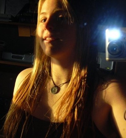 Heidi_H27's profile picture. This account was hacked.