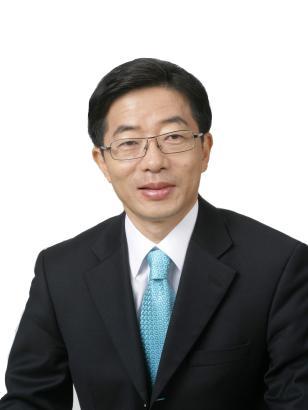 한나라당 대전 서구을 당협위원장/'모두가 행복한 세상'을 실현하기위해 변화를 추구하는 사람/전 대전지방법원 판사/대전고, 연세대 법대, 죠지워싱턴대 법과대학원/맞팔100% 모두함께사는 서구!