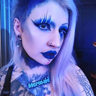 30. Non Binary. UK. Tattooed Goth Model. 100% Mermaid.💀💜 
Be yourself, even if it scares you.🔥💙