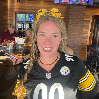 Steelers Chick/ Flyers Chick/ Eclectic music lover/ Sagittarius through and through/Unicorn lover/teacher😊💛🖤🧡♐️🦄👩‍🏫