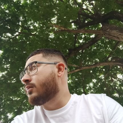 OsoVictor's profile picture. No hay arma más eficaz que la atención -Simone Weil.

*Arrepentirme de lo vivido sería como hacer tachones en mi autobiografía.