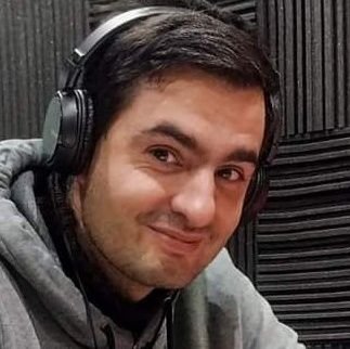 Lic. y Prof. en Cs. de la Educación (UNLZ), Profe en FINES, Bombisto Echeverriano, conduje Hecho en Casa por Radio Conurbana y Es por Ahí por Radio Brújula