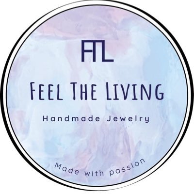 We make unique, elegant and beautiful resin jewelry, with passion and creativity, for every unique woman.