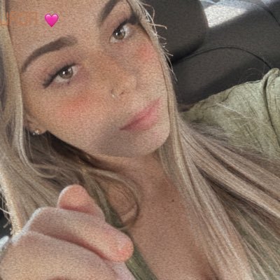 queenjbug's profile picture. 