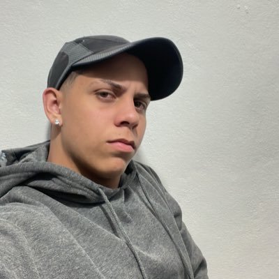 Essa rede social é pique um diário pra mim porém só posto o interessante do meu dia,ela só existe pra eu me expor,desabafar e falar sozinho as vezes