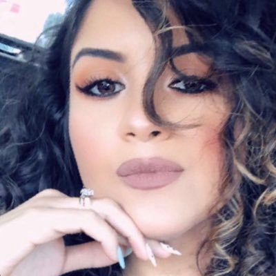 ugcwitheva's profile picture. 💋Makeup Collector 📸 Digital Creator | TikTok Strategist 🌅I love creating aesthetic storytelling content | Bilingual Spanish ✨evayourugccreator24@gmail.com