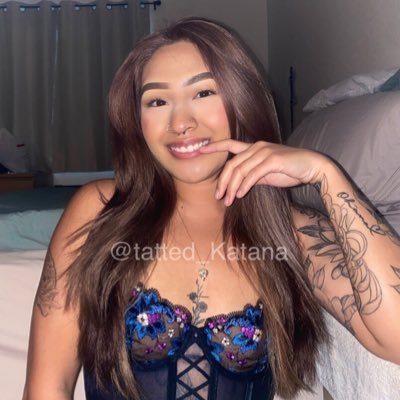 Your favorite tatted Asian bratty homewrecker💋💫 • good betas tribute first • initial $15