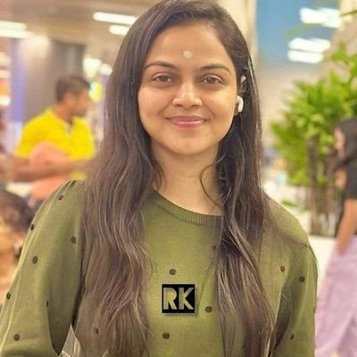 Paviththira71's profile picture. 