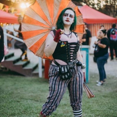 🎪 Reese/Crypt ~ 25 ~ they/she/he/it ~ sideshow clown ~ makeup/FX artist ~ idiot metalhead ~ aggressively whimsical and pretty gross 🎪