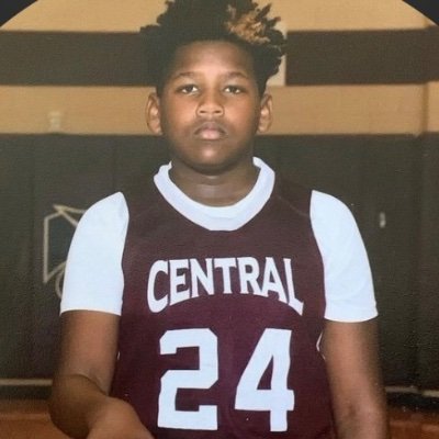 C/o 2027| all around player 5’11|  |2.5 GPA|
📧 ashtongwhite@icloud.com School  @centralhighbr 
I’m very coachable 
Always looking to get better