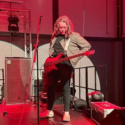 I DONT EVEN OWN A WII
Guitarist for YAKI DAH
BBC Audio - Production Apprentice