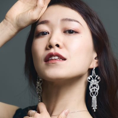 メゾソプラノ歌手・齊藤日向です●茨城県つくば市出身●愛知県立芸術大学大学院修了●新国立劇場合唱団●承ります→歌・レッスン・似顔絵・イラスト・ナレーション●東京二期会●宮地楽器●お酒と読書とお散歩が好き。お気軽にDMどうぞ🐥