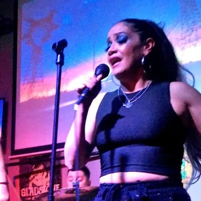 mecarqui's profile picture. la música me mueve ..mi sangre hierve mis pies bailan mi corazón late con cada nota.
canto y baile son mi pasión mas grande.