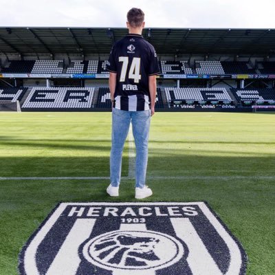 17 • Official FIFA player in the @edivisie for @heraclesalmelo @goat_efc • 22-23 eProLeague @kaagent •