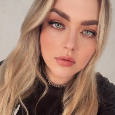 Portia MacIntosh Profile