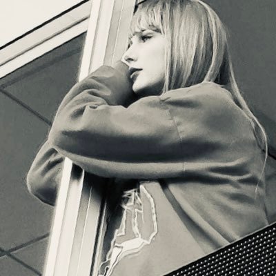 Paperdoll_13's profile picture. I hit my peak at 5'3