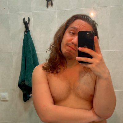 @AlexRodri993 pero desatada!! Aquí venimos a hacer las marranas por internet 😈😈🔥🔥