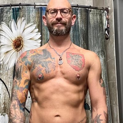 Just a regular guy who enjoys man to man contact. Mostly bottom. Instagram has more pics @inked.scottdfw