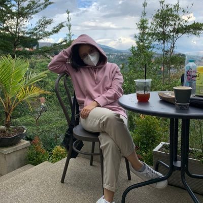 mostly RT/Like Blackpink. Blink. YG Stan. Jennie Kim biased.