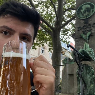 rizzi___'s profile picture. // probably just lyrics // 🏗️ //