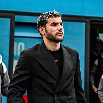 En Italia? gigante hay uno solo. #SempreMilan ♥️🖤
1960 - ∞
