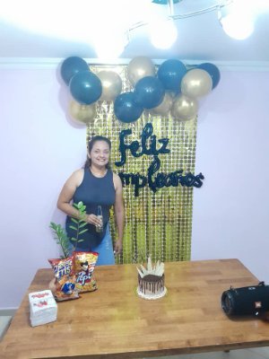 roxely27's profile picture. 