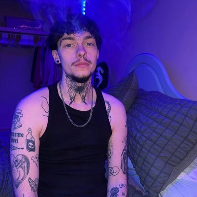 Trans men do it best 😈 // Backup @ftmdakota2 // I DO NOT USE DATING APPS // https://t.co/5FPohwgmMk