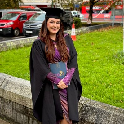 BA English Graduate 👩🎓 - Teacher in the making 👩🏫 - Loving Fiancé & Mother of 3 🥰 - Outdoor explorer 🌳