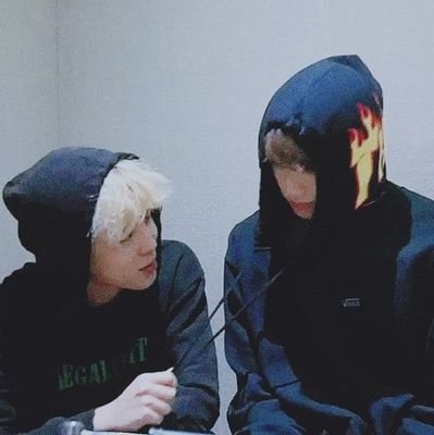 gomi0613's profile picture. 버터 입덕 지각 아미💜
🐥🐰 최애 있지만 7명 돌아가며 앓느라 바쁨미다💜