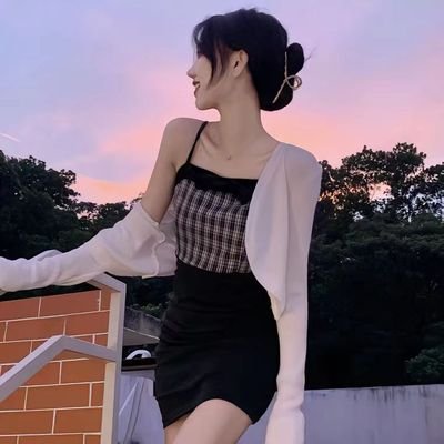 空っぽで孤独な女性は、毎晩一人で、夜にチャットする友達を探していて、満たされているような感覚が好きです。
