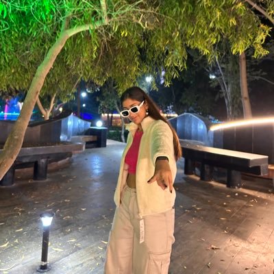 Na kisi se love, na kisi se fight; 8 baje dinner, 12 baje goodnight. 👍🏻