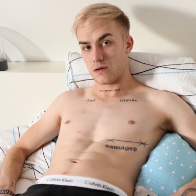 21 y/o Vers Gay Germanboy NSFW 🏳️‍🌈🔞 DM’s are open